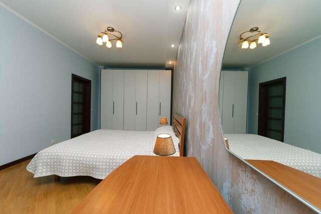 Апартаменты Hotrent Apartments Kreschatik Area Киев-17