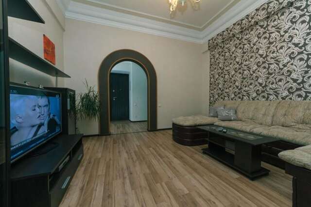 Апартаменты Hotrent Apartments Kreschatik Area Киев-35